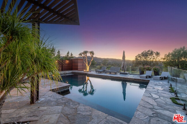 Building Photo - 4305 Clear Valley Dr