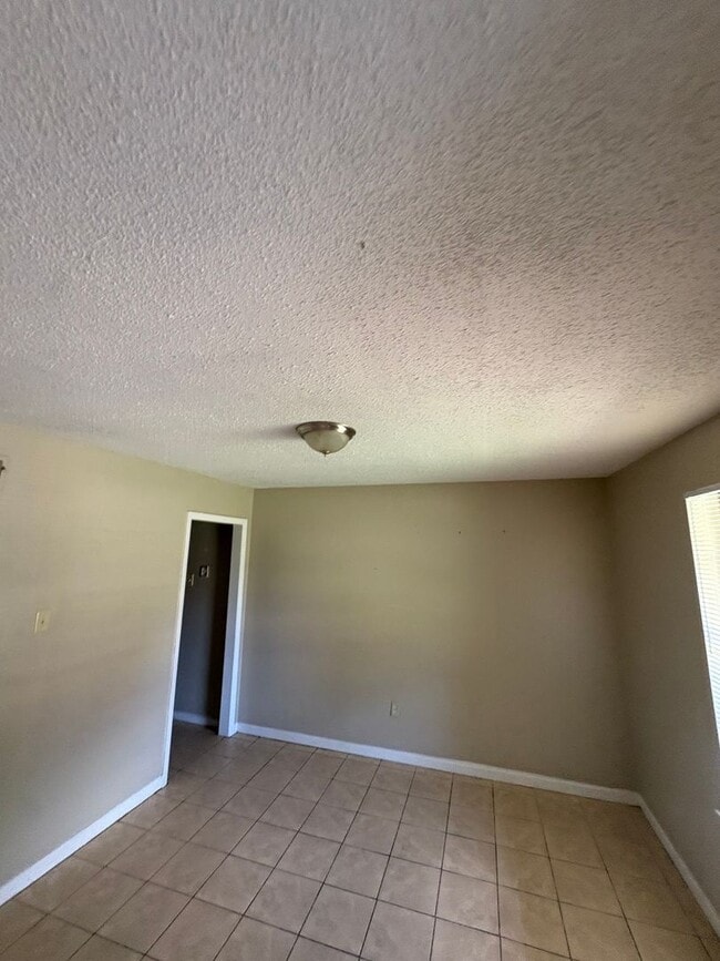 Building Photo - 3385 Barbwood Dr
