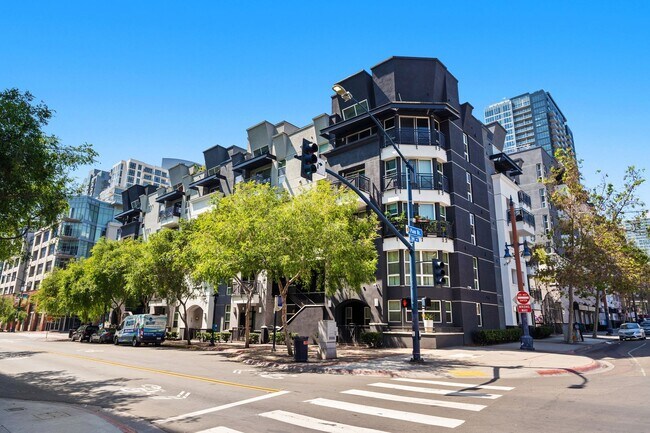 Primary Photo - Light and Bright East Village 2 Bedroom at...