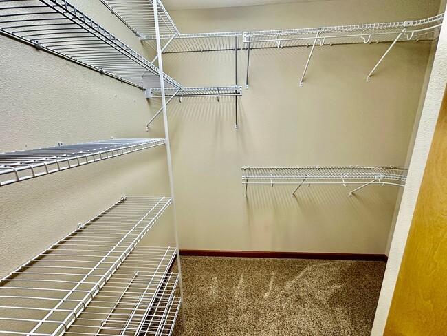 Building Photo - MOVE IN SPECIAL!