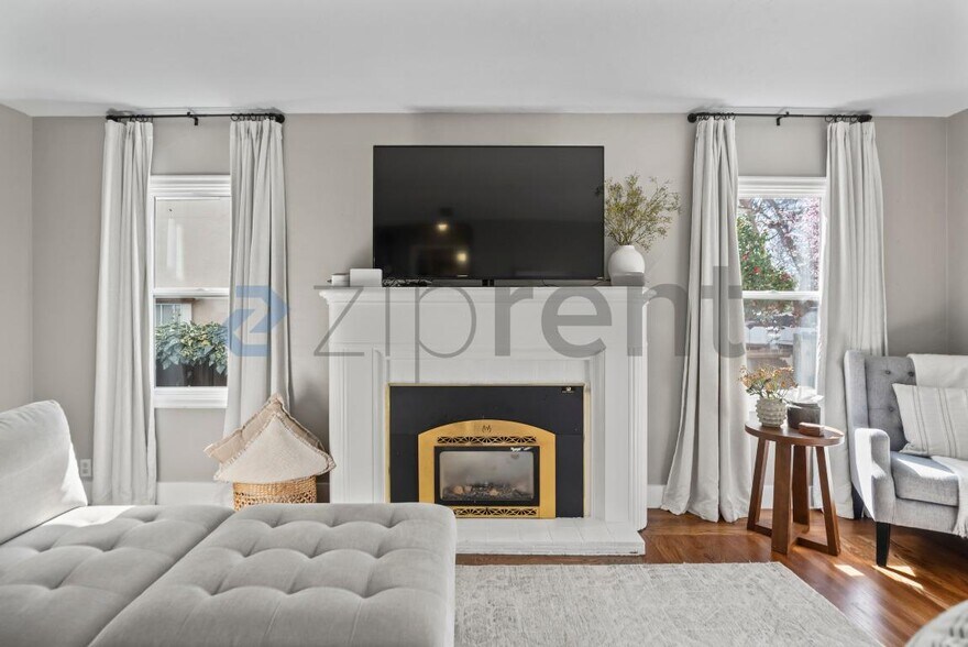 Building Photo - 1337 Acacia St