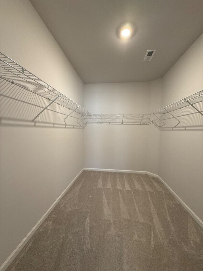 Building Photo - 280 Shangrila Wy