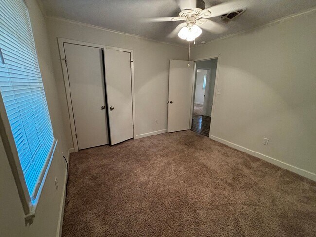 Building Photo - 536 Sardis St