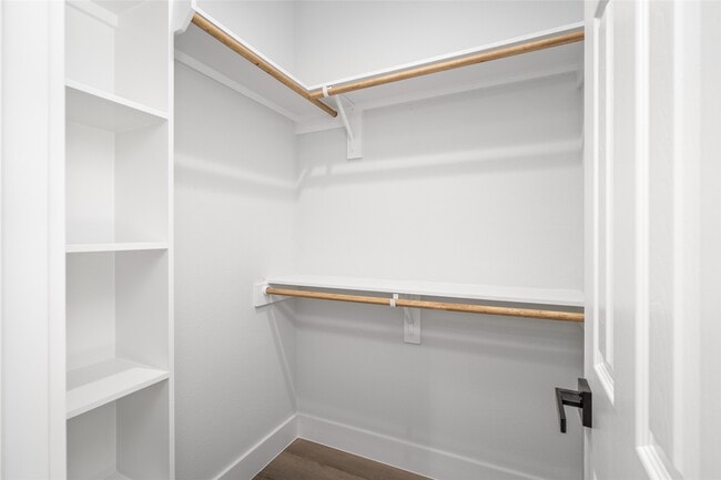 Building Photo - 8056 Meadowbrook Dr