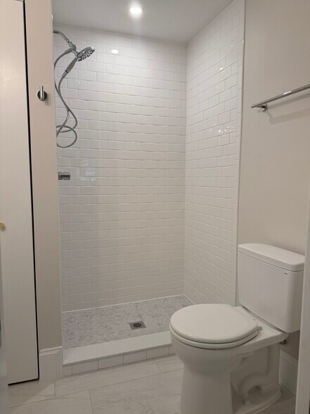 Building Photo - 7018 Wake Forest Dr