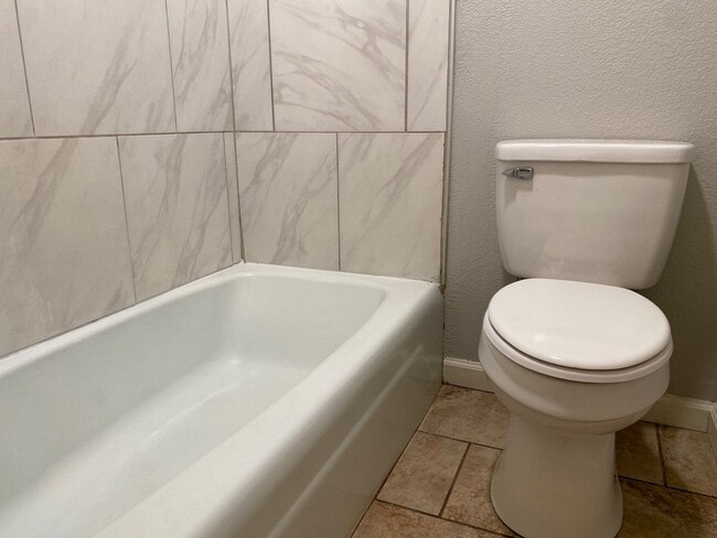 Building Photo - 259 Melwood St