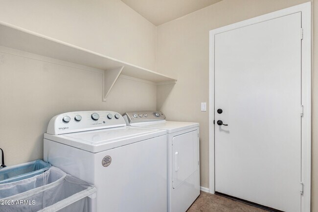 Building Photo - 2283 E Torrey Pines Pl