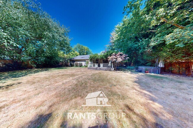 Building Photo - Lovingly cared for 3-bedroom, 1.75-bath ra...