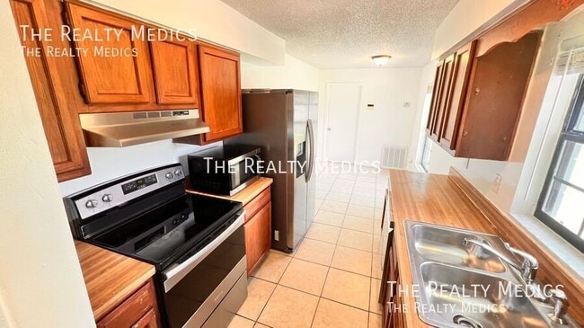Building Photo - 6421 Undine Way