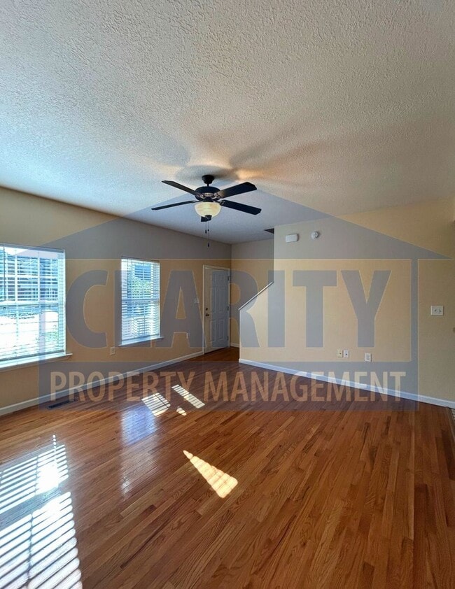 Building Photo - Two bedroom townhome in North Cleveland