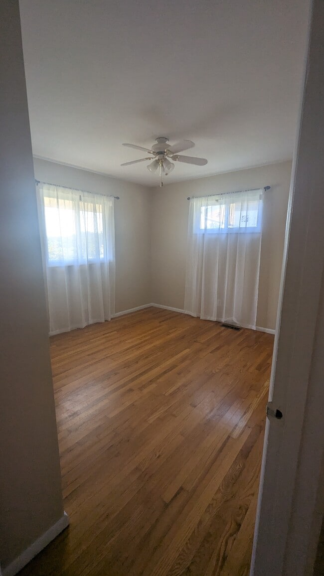 Front bedroom - 3039 Dow Dr