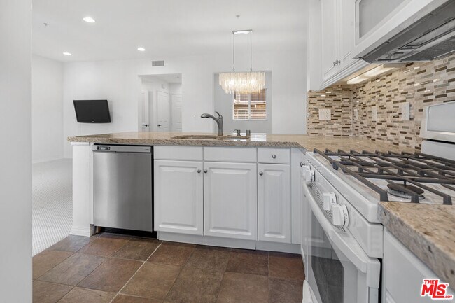 Building Photo - 6020 S Seabluff Dr