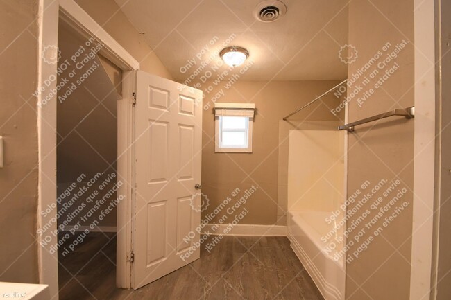 Building Photo - 1 br, 1 bath 4plex - 29 N Tacoma Ave 29.5 ...