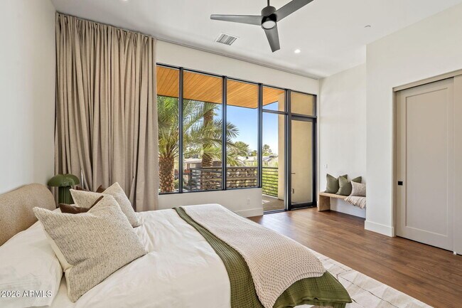 Building Photo - 6916 E 2nd St