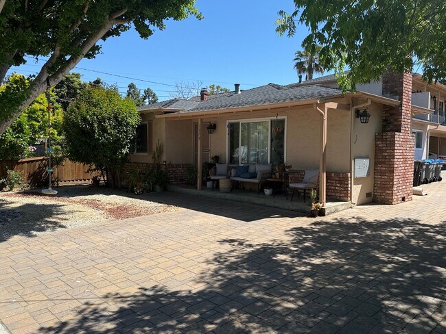Primary Photo - 1379 Snow St