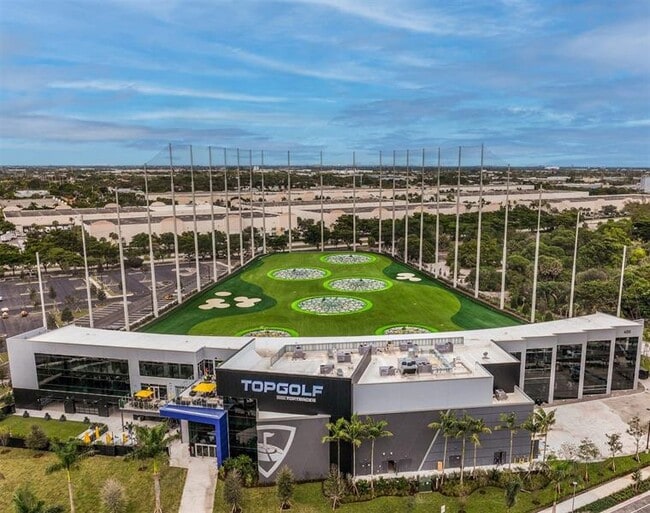 Building Photo - 3010 N Course Dr