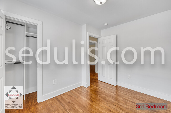 Building Photo - 1125 Crull Dr