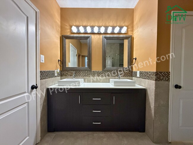 Building Photo - Beautiful 4 Bedroom 2.5 Bathroom Home for Lease in Grand Prairie, TX