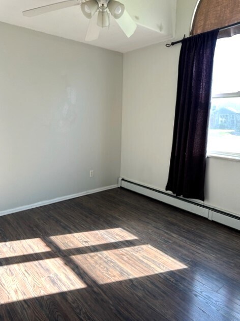 Building Photo - 425 Gold Rush Dr