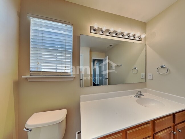 Building Photo - 6352 Hedgewood Ln