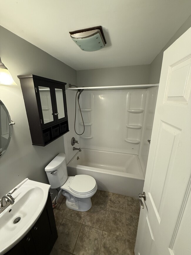 Building Photo - 63 Hiltbrand-Unit 4-3