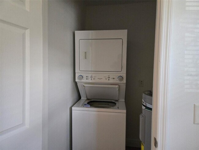 Building Photo - 403 Ave J SE