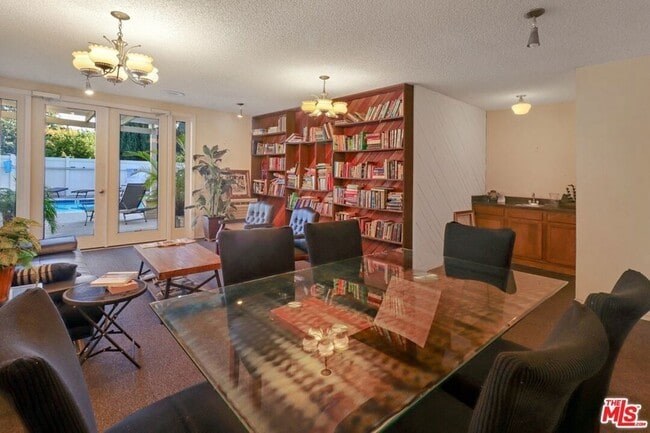 Building Photo - 14315 Riverside Dr