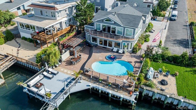 Building Photo - 94 Heron St