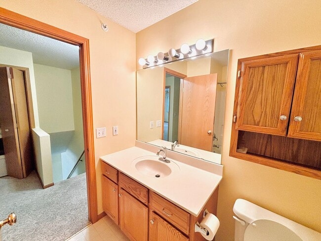 Building Photo - 2 Bedroom Townhome Nestled in The Heart of...
