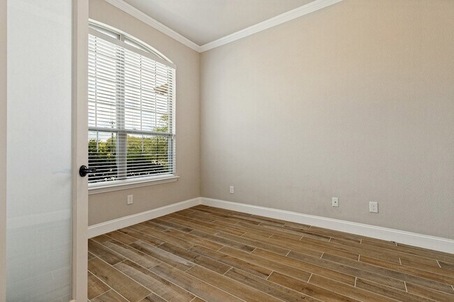 Building Photo - 4005 Gray Wolf Dr