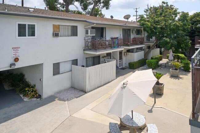 Building Photo - 6335 Whitsett Ave