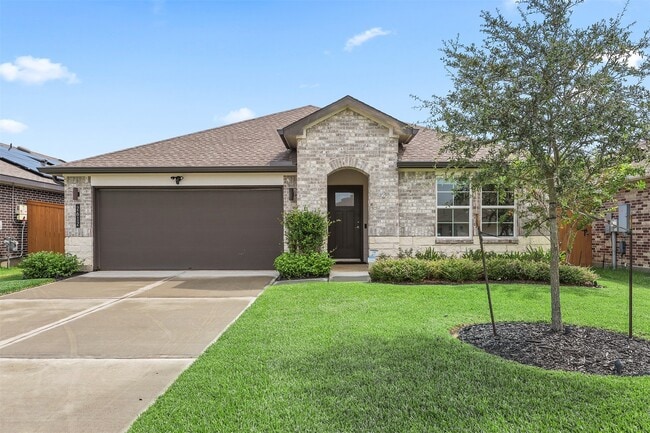 Primary Photo - 2612 Golden Palms Ln