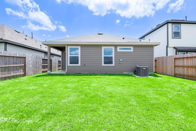 Building Photo - 4519 Pinehurst Trce Dr