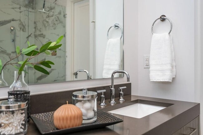 Building Photo - 1494 Red Fox Dr NE