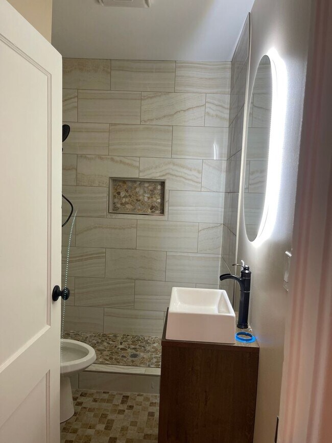 Building Photo - Charming 3BR House in Savannah