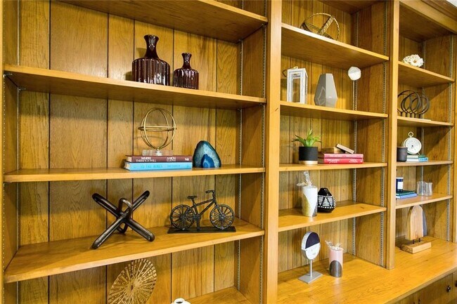 Building Photo - 6680 Williamson Dr NE