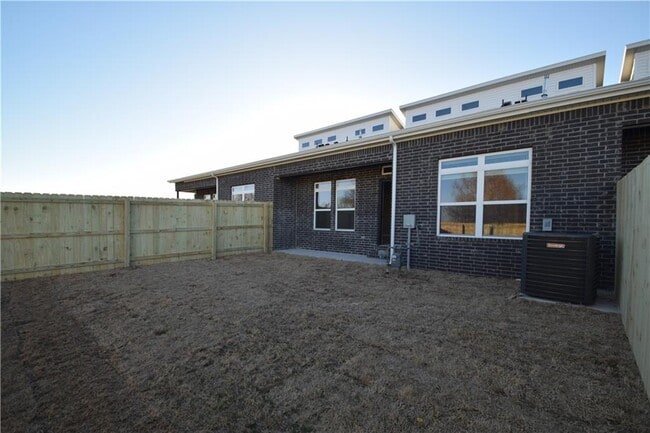 Building Photo - 421 Azurite Rd