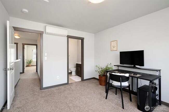 Building Photo - Modern 2-Bed, 2.5-Bath in Prime Location -...