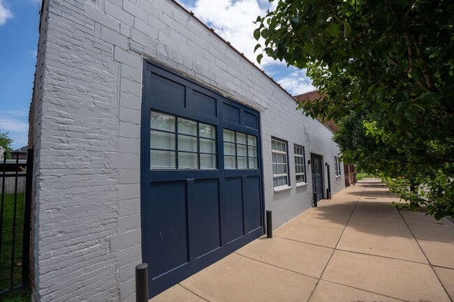 Building Photo - 3305 Park Avenue