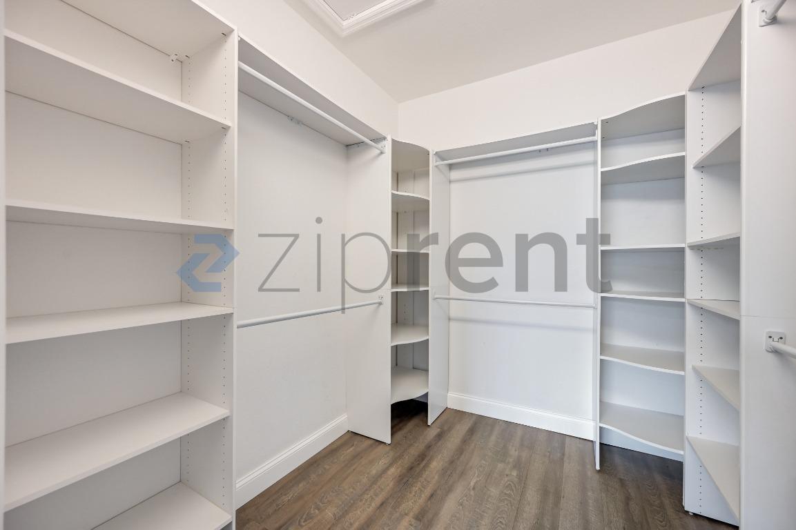 Building Photo - Unit