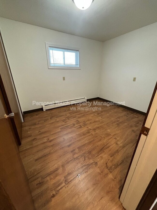 Building Photo - 132 6th Ave N