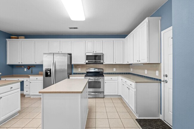 Building Photo - 587 Tuckahoe Rd