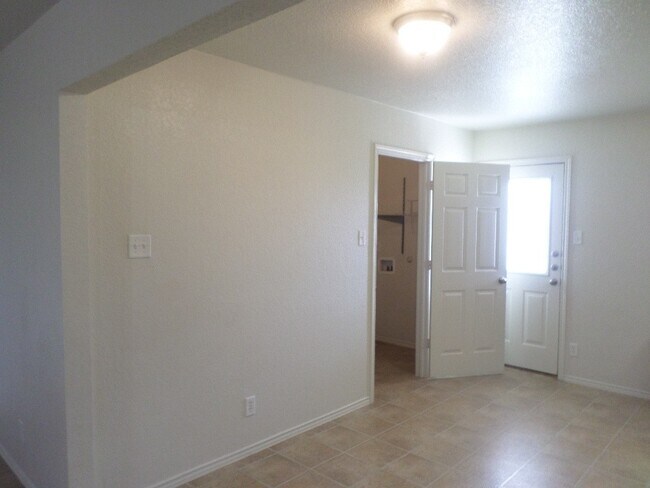 Building Photo - 3804 Joshua Taylor Dr