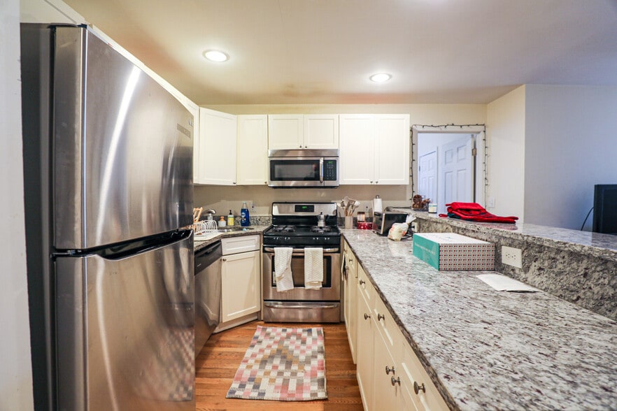 Primary Photo - 347 Saint Paul St