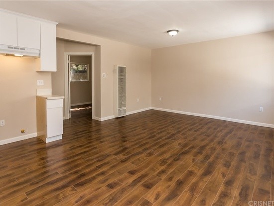 Living room into hall - 882 Euclid N Ave