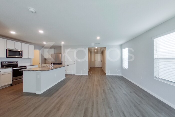 Building Photo - 8677 SW 44th Ct