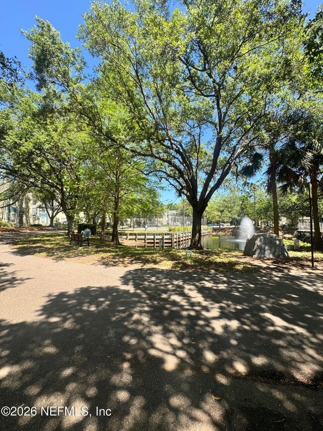 Building Photo - 13703 Richmond Park Dr N