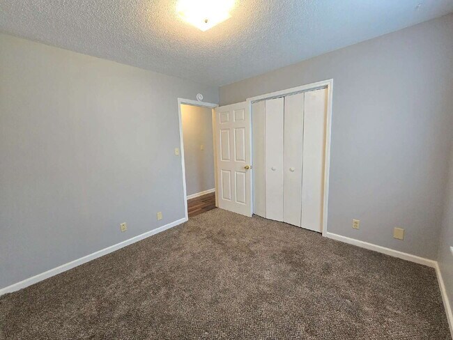 Building Photo - 572 Danielle Dr
