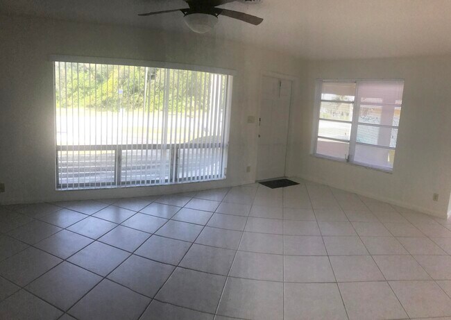 Building Photo - 712 W Palmetto Park Rd