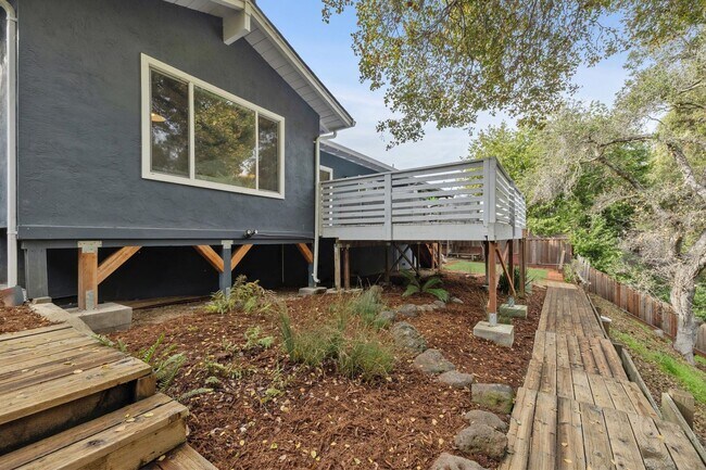 Building Photo - Updated Woodland Estates Home